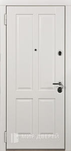 Белая уличная дверь в дом №31 - фото вид изнутри